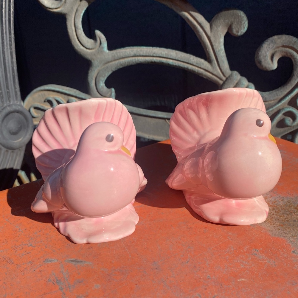 Vintage 50’s Pink Ceramic Bird Figurines MCM love doves with fanned feathers